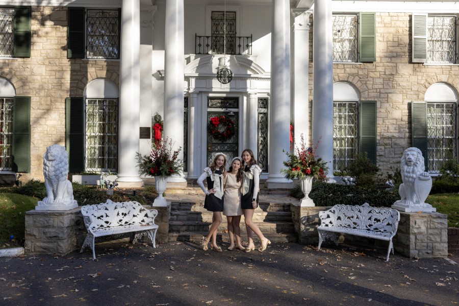 2023 Christmas Card Photo 4